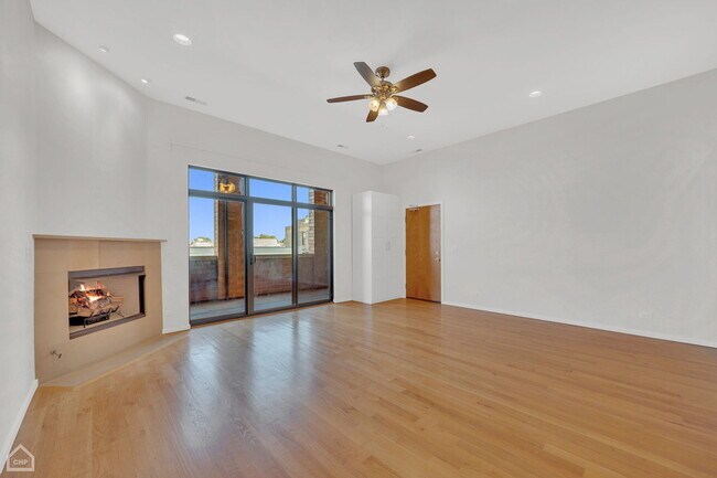 Building Photo - 1843 W North Ave