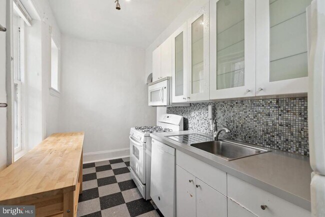 Building Photo - 257 S 46th St