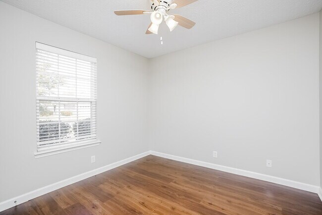 Building Photo - 3327 Velvet Court