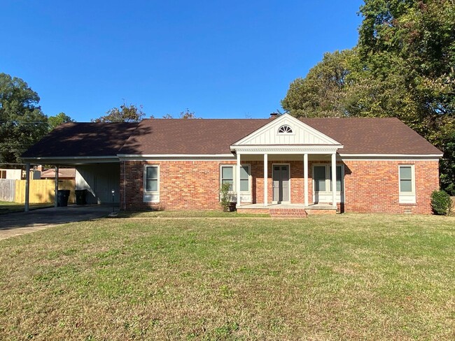 Primary Photo - Large 3 bedroom 2 bath home in Whitehaven ...