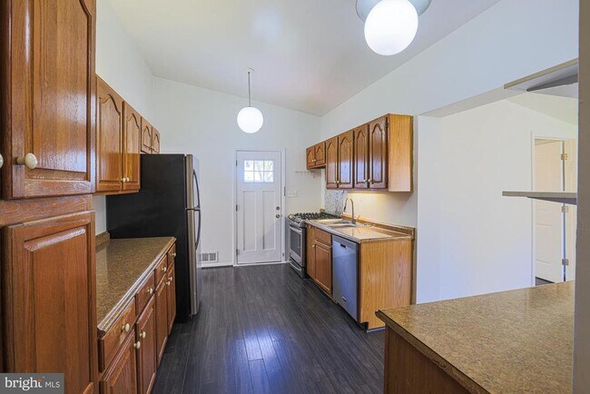 Building Photo - 2421 Lightfoot Dr