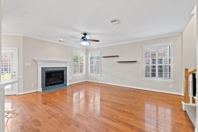 Building Photo - 1118 Enclave Square E