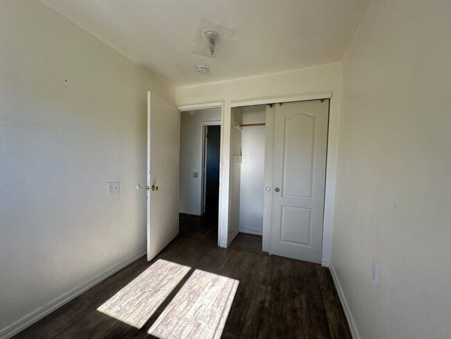 Building Photo - 318 McCourt St