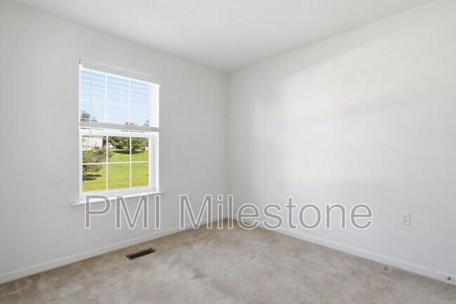 Building Photo - 65 Darien Dr
