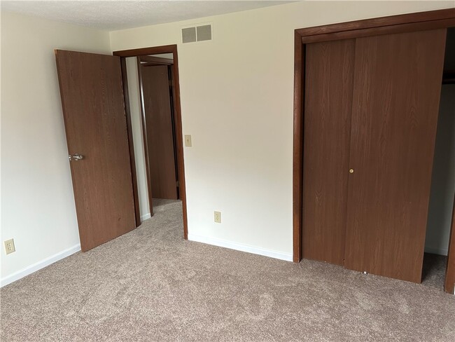 Building Photo - 24 Spring Hill