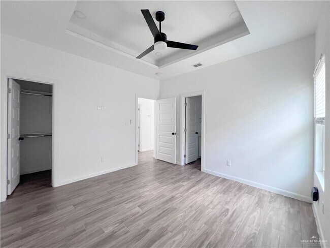 Building Photo - 19 W Woodson Dr