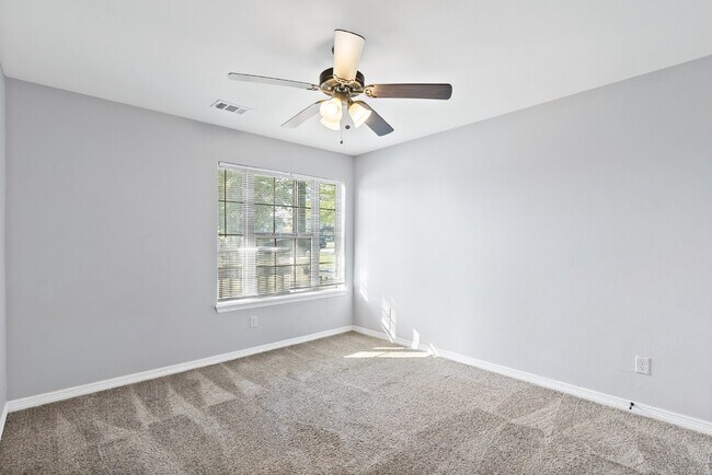 Building Photo - Pre-Leasing for Summer 2025 Move-In, First...