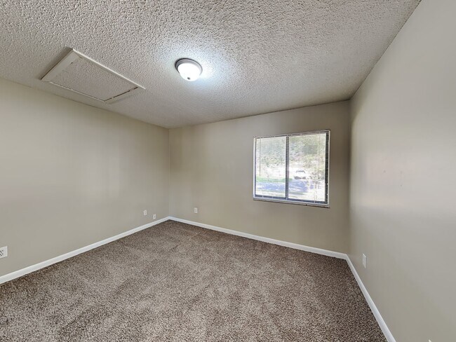 Building Photo - 951 Blueberry Hollow Ct