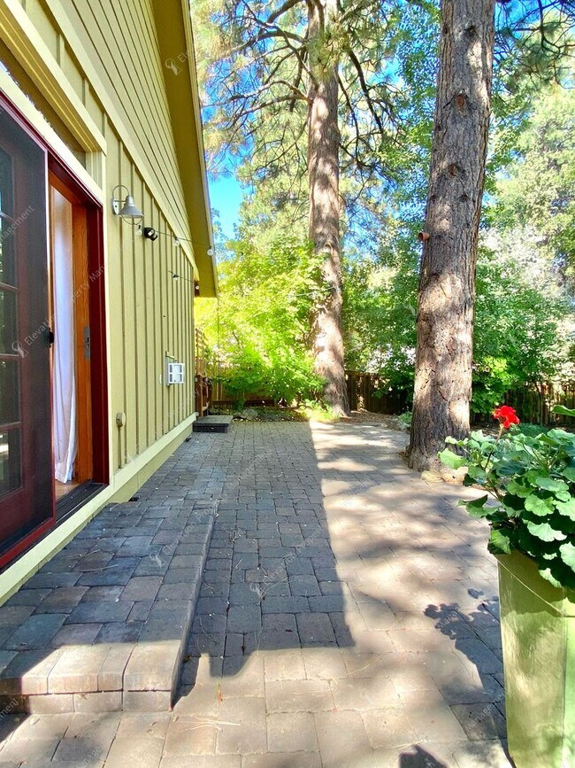 Building Photo - West Hills Gem with Timeless Charm and Mod...