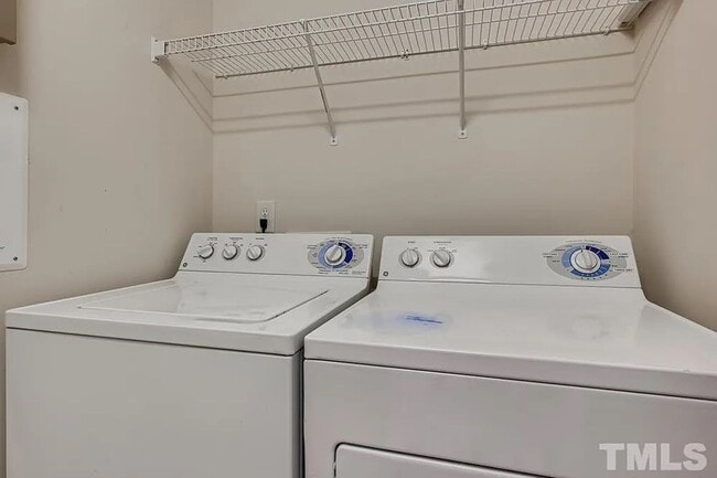 Building Photo - Elegant Long Lake Townhome | Hardwood Floors | 2-Car Garage | Pool