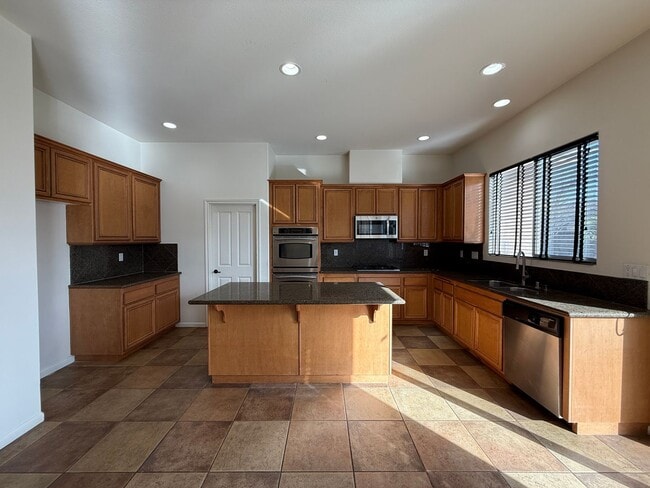 Building Photo - Centrally Located Single Story Home in Traditions