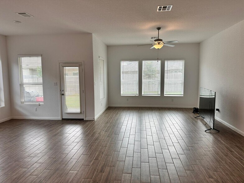 Building Photo - 15126 Nettleton Ml