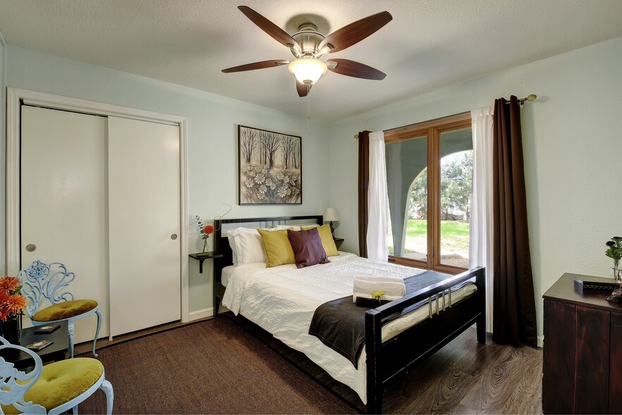 Building Photo - 3203 Loyola Ln