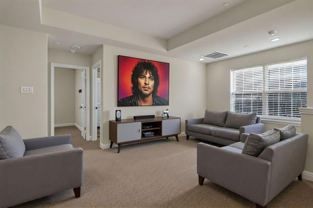 Building Photo - 910 Estelle Dr