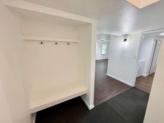 Building Photo - Beautifully Updated Modern Farmhouse 3 bed...