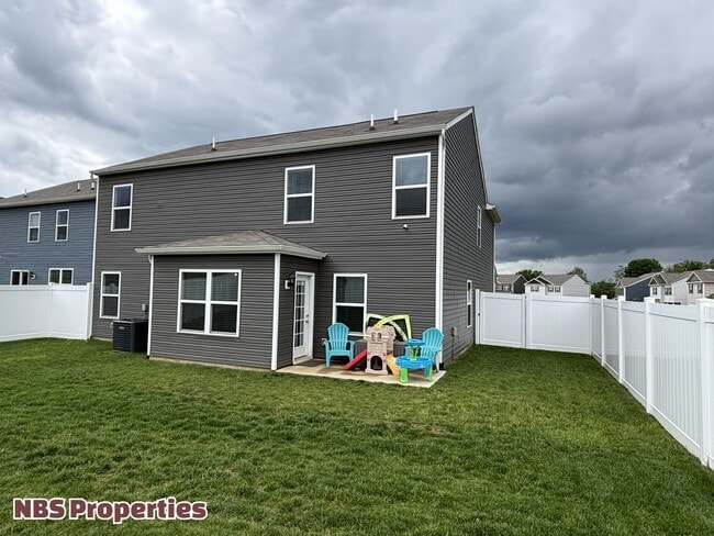 Building Photo - 7402 Cottontail St