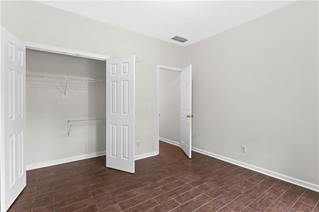 Building Photo - 965 Dogwood Park Dr