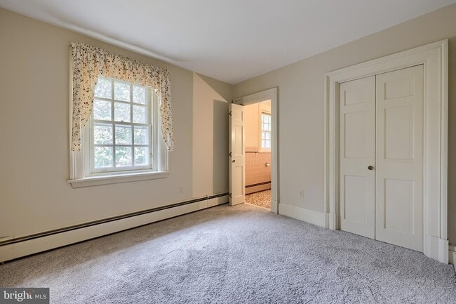 Building Photo - 226 E Caracas Ave