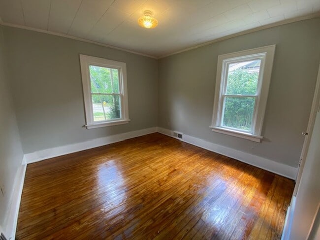 Building Photo - Sunny North Hill Bungalow • Hardwood Floor...