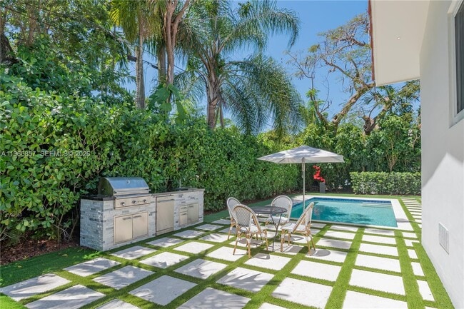 Building Photo - 920 Alava Ave