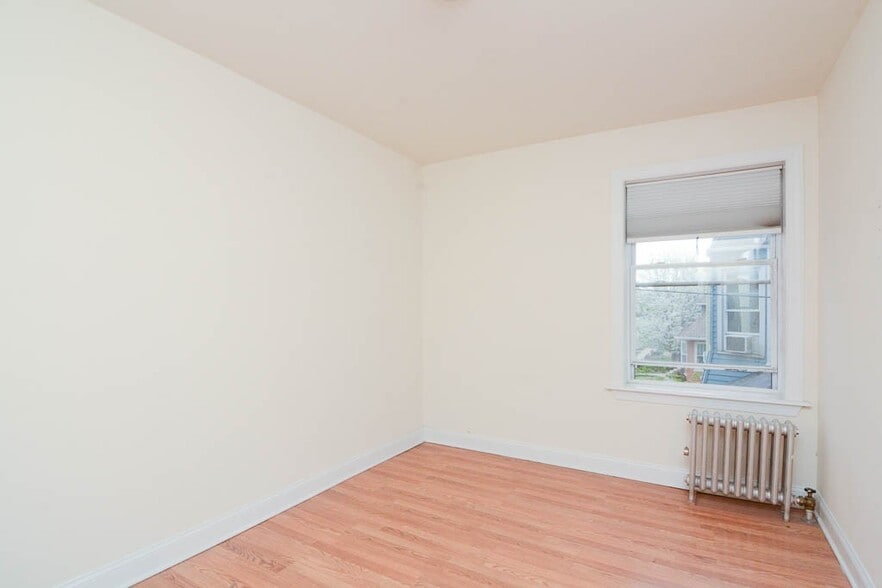 Building Photo - 2600 N Kimball Ave