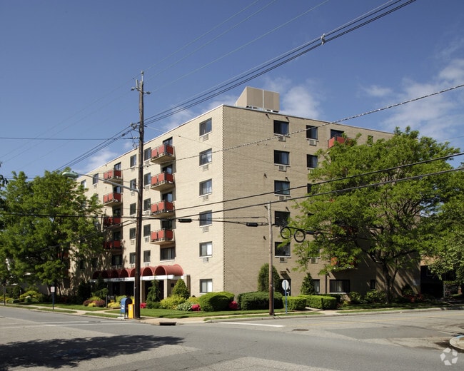 Building Photo - The Main Willow House