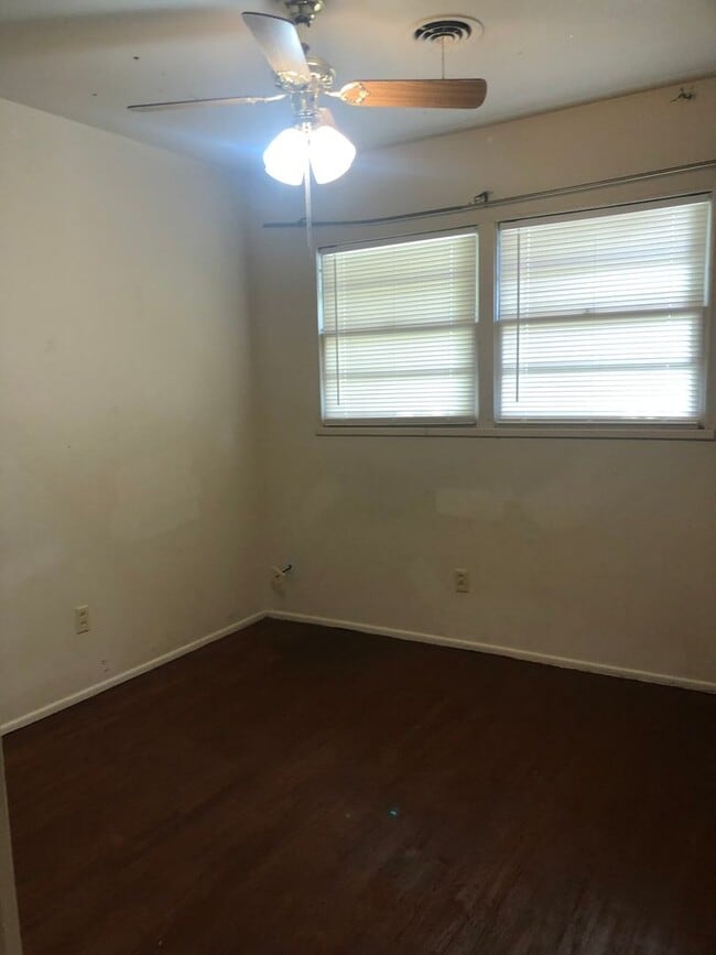 Building Photo - 3 Bedrooms, 1 Bath, 1 Car Garage Near Caprock High School!