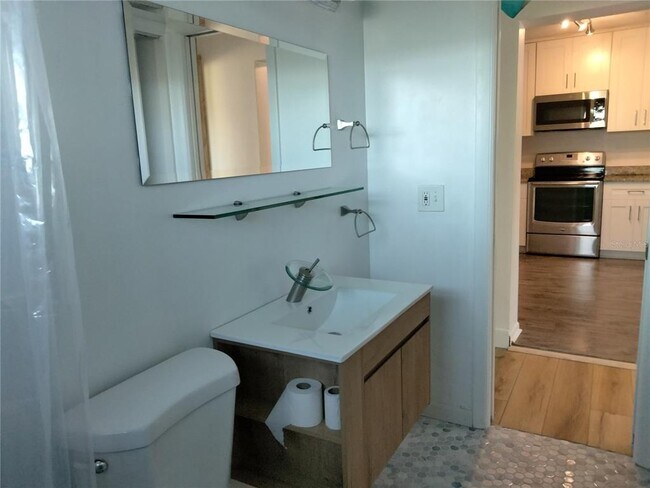 Building Photo - 351 Davenport Ave NE