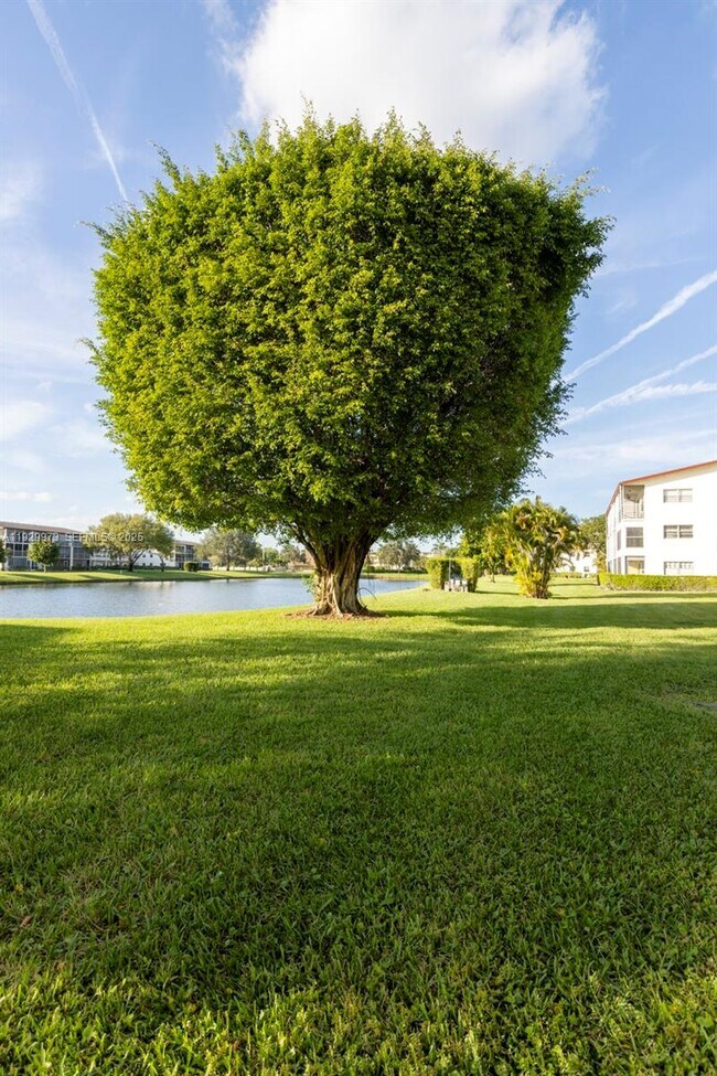 Building Photo - 130 Brighton Dr