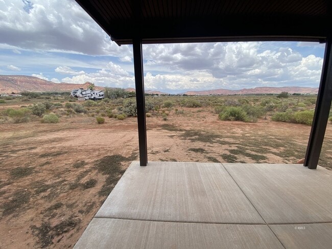 Building Photo - 2255 S Hopi Dr