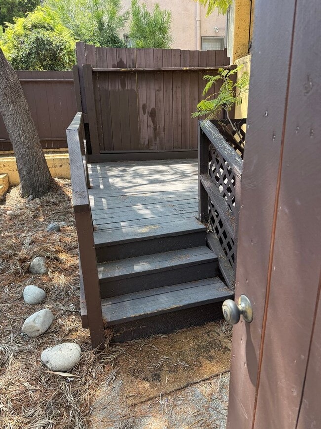 Building Photo - 2071 Vista Del Mar Ave