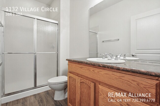 Building Photo - 1132 Village Cir