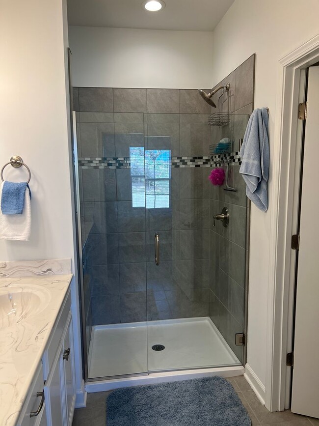 Building Photo - Beautiful Home in the Westhill Community -...