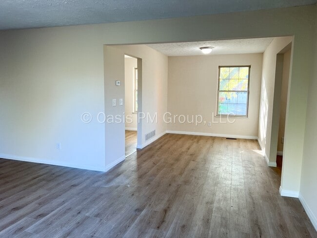 Building Photo - 1449 Valley Dr