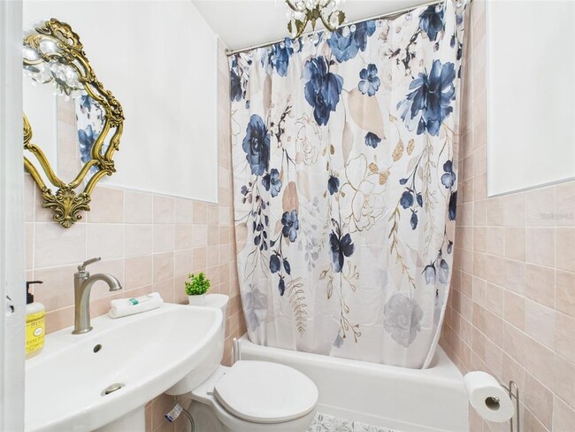 Building Photo - 222 7th St NW