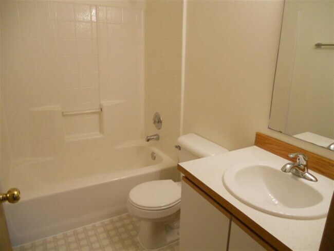 Building Photo - Spacious 3-Bed, 2-Bath Home with Private Y...