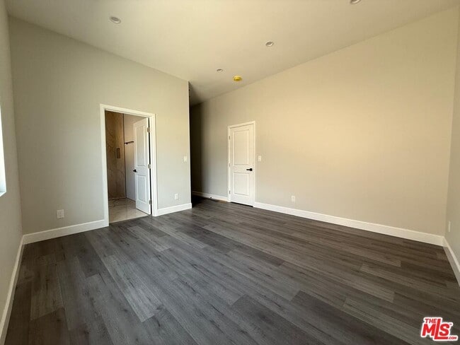 Building Photo - 6224 Bakman Ave