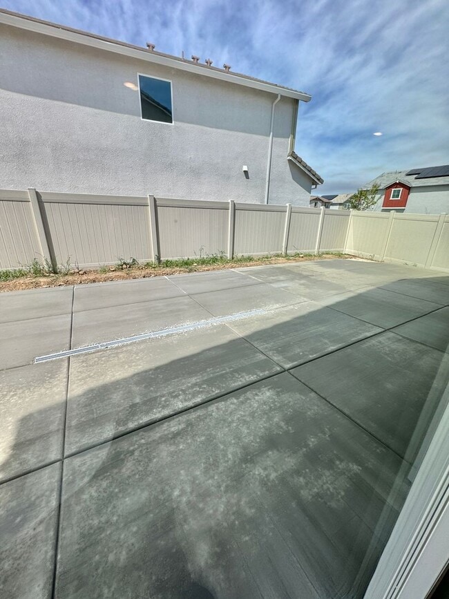 Building Photo - FOUR-FIVE/OFFICE BEDROOM THREE BATHROOM SE...