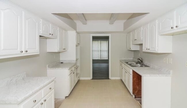 Building Photo - 8642 Edney Ridge Ave