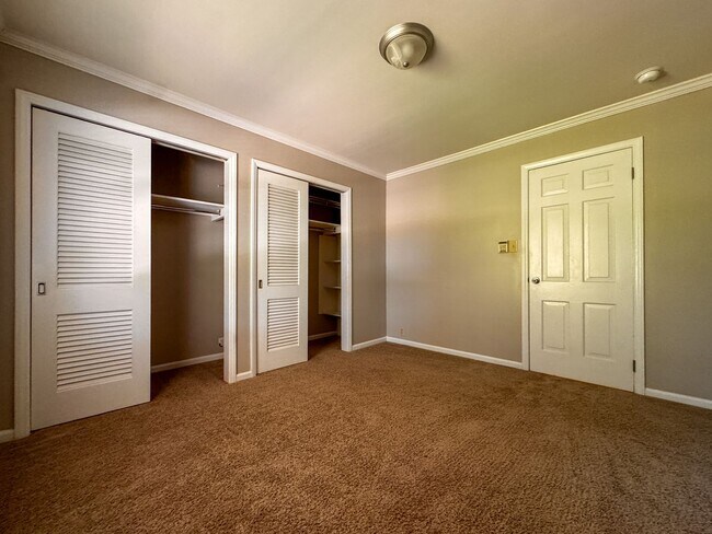 Building Photo - Beautiful Tri Level Home in Vanstory Hills