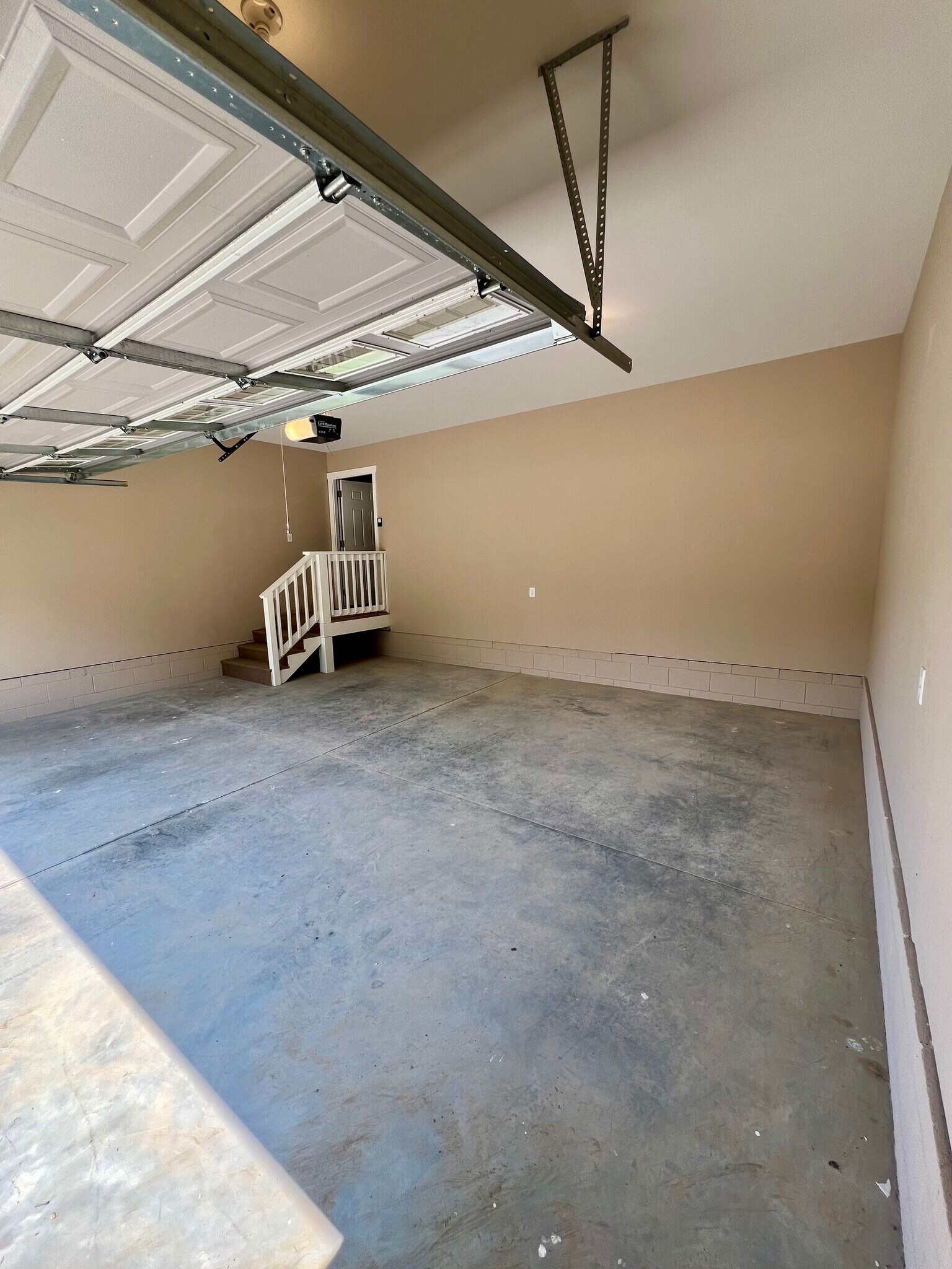 2 Car Garage - 505 Clear Creek Rd