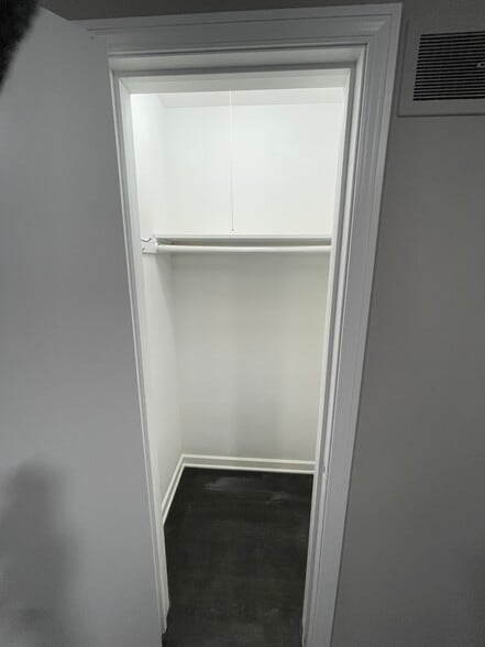 Bedroom 2 view 2 - 1550 Oakwood Ave