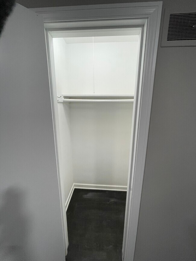 Bedroom 2 view 2 - 1550 Oakwood Ave