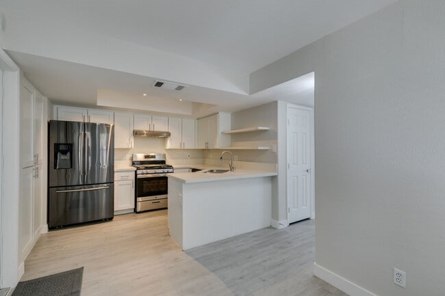 Building Photo - Great 3 bedroom home in South Shores!!