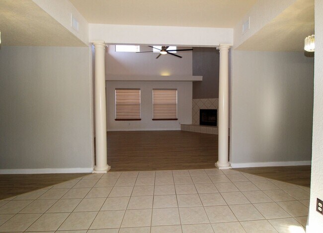 Building Photo - 2081 Paseo Del Prado Dr