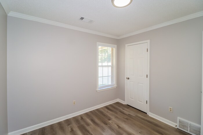 Building Photo - 2125 Oak Springs Dr