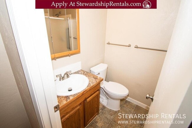 Building Photo - 5051 Forsythia St