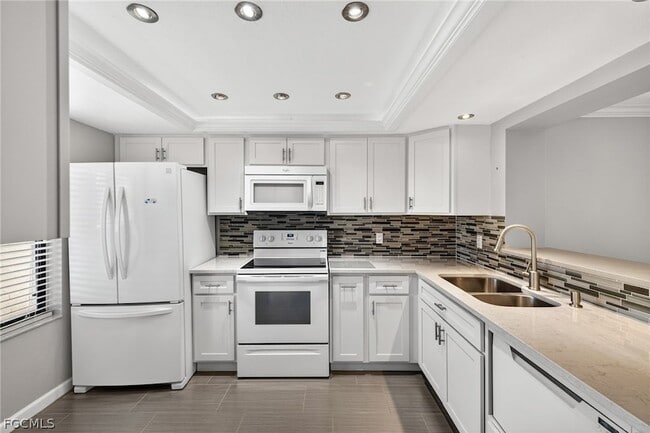 Building Photo - 7430 Lake Breeze Dr