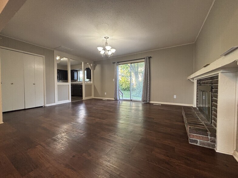 Building Photo - 3708 NE 72 Terrace