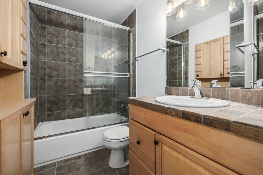 Building Photo - 4816 E Kentucky Ave